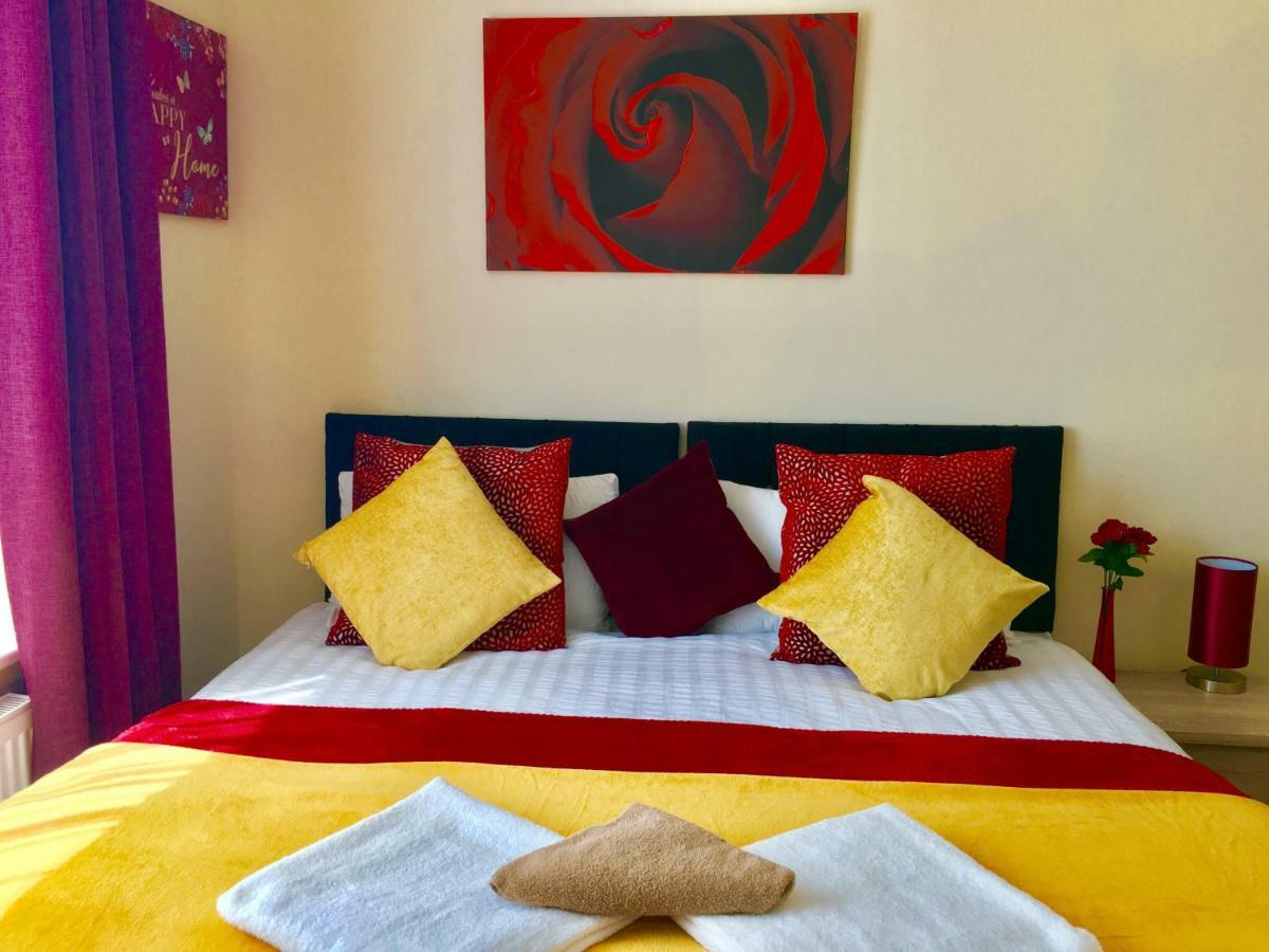 אילפורד Studio Apartment, Private Bathroom And Parking מראה חיצוני תמונה