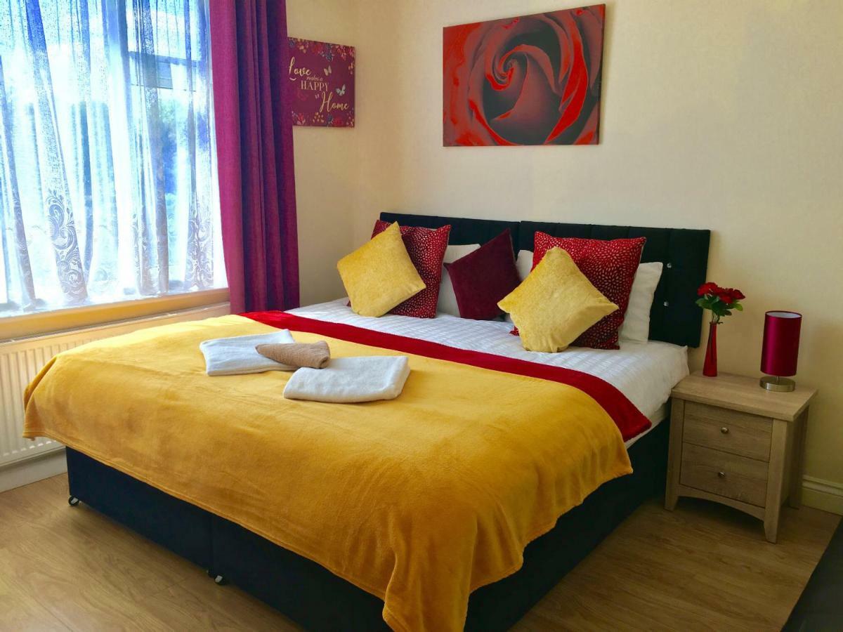 אילפורד Studio Apartment, Private Bathroom And Parking מראה חיצוני תמונה