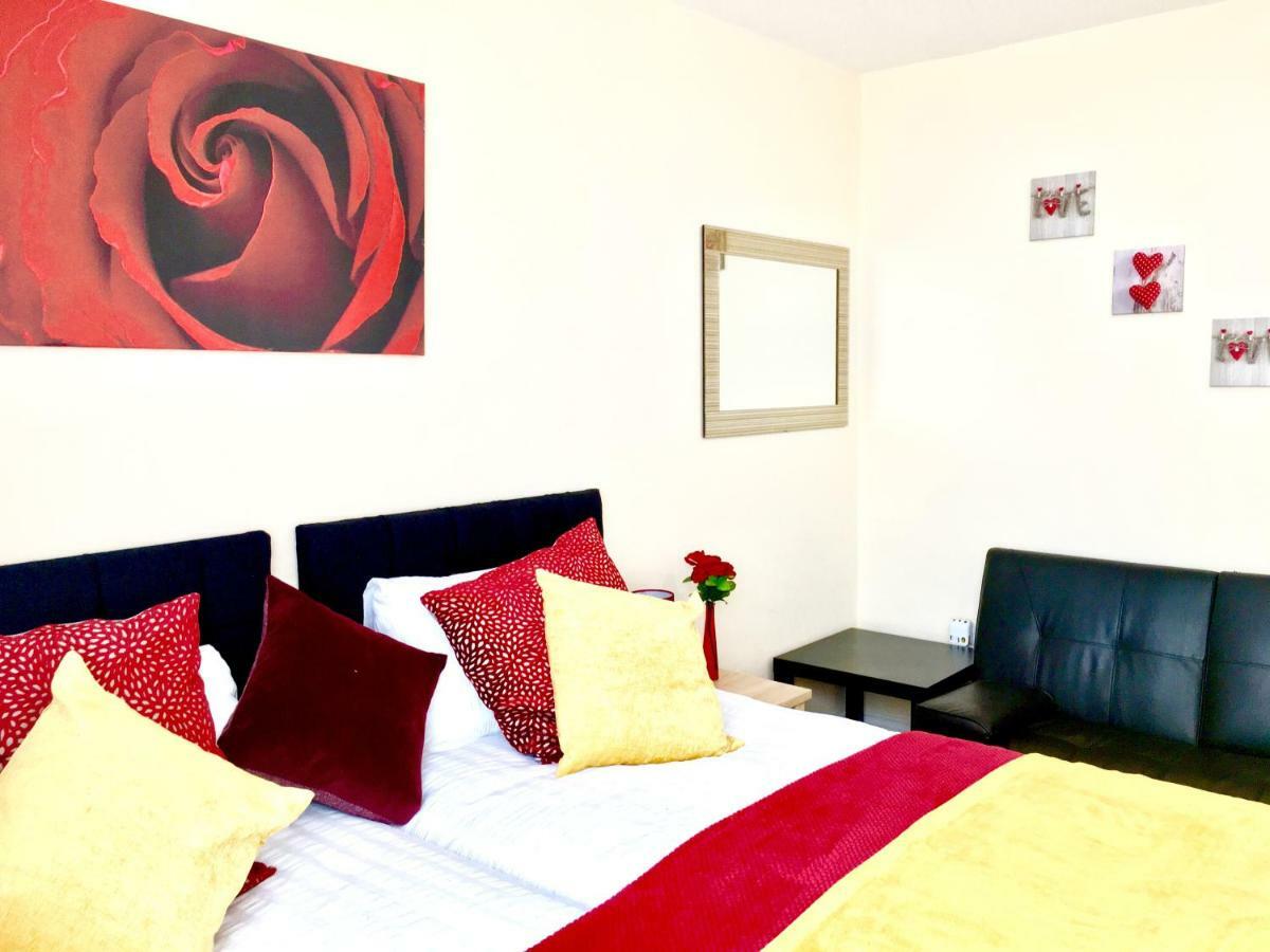 אילפורד Studio Apartment, Private Bathroom And Parking מראה חיצוני תמונה