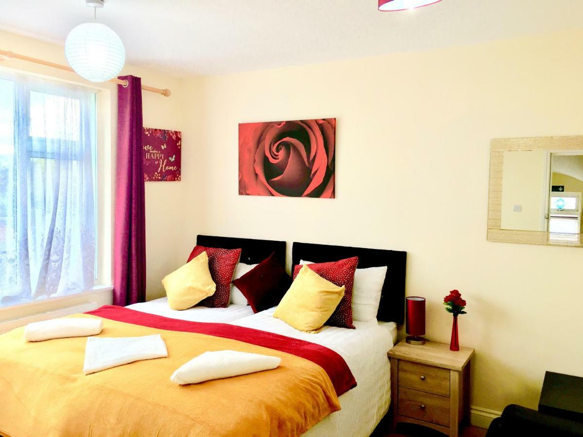 אילפורד Studio Apartment, Private Bathroom And Parking מראה חיצוני תמונה