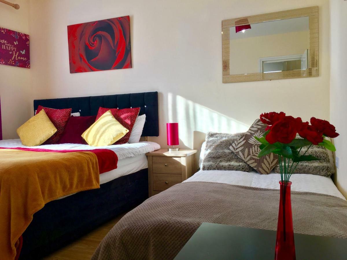 אילפורד Studio Apartment, Private Bathroom And Parking מראה חיצוני תמונה